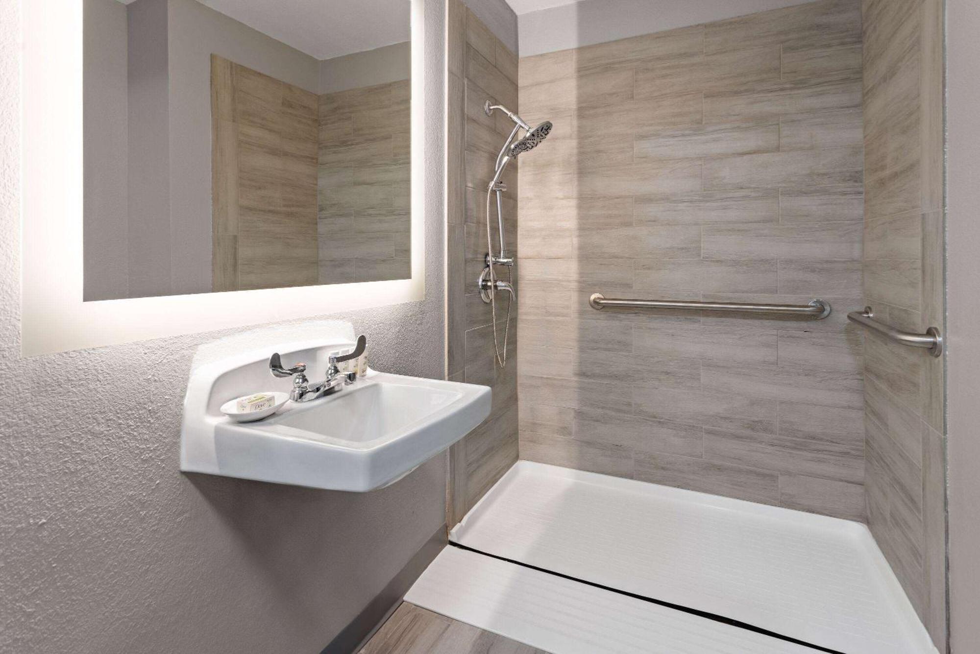 Hawthorn Extended Stay By Wyndham Columbia-Ft Jackson מראה חיצוני תמונה